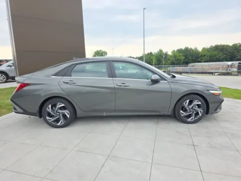 More photos of 2024 Hyundai Elantra SEL at Clement Hyundai, MO