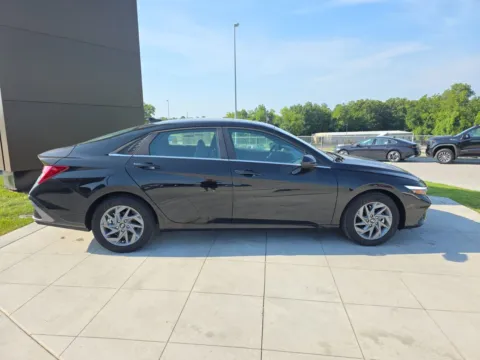 More photos of 2024 Hyundai Elantra SEL at Clement Hyundai, MO