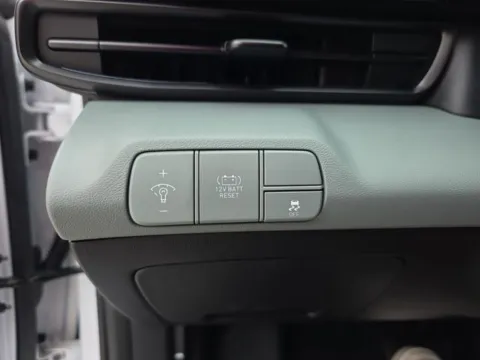 White 2025 Hyundai Elantra Hybrid Limited for sale in Wentzville, MO
