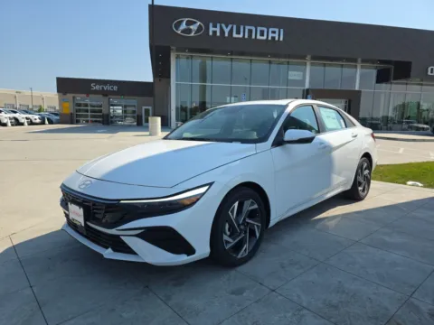 White 2025 Hyundai Elantra Hybrid Limited for sale in Wentzville, MO