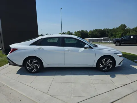 More photos of 2025 Hyundai Elantra Hybrid Limited at Clement Hyundai, MO