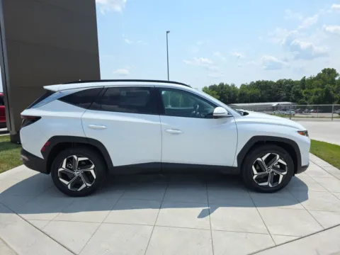 More photos of 2024 Hyundai Tucson Hybrid Limited at Clement Hyundai, MO