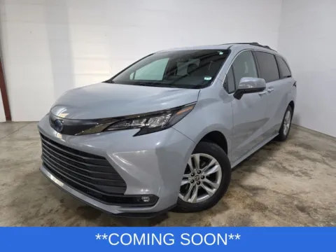 Gray 2022 Toyota Sienna Woodland Edition for sale in Wentzville, MO