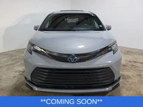 Photos of 2022 Toyota Sienna Woodland Edition for sale in Wentzville, MO at Clement Hyundai