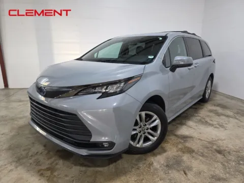 Gray 2022 Toyota Sienna Woodland Edition for sale in Wentzville, MO