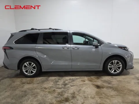 More photos of 2022 Toyota Sienna Woodland Edition at Clement Hyundai, MO