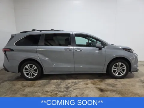 More photos of 2022 Toyota Sienna Woodland Edition at Clement Hyundai, MO
