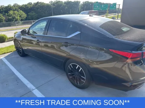 Black 2020 Nissan Altima 2.5 SR for sale in Wentzville, MO