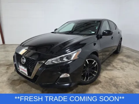 Black 2020 Nissan Altima 2.5 SR for sale in Wentzville, MO
