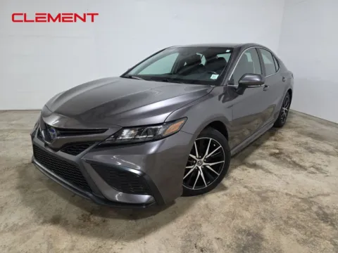 Gray 2023 Toyota Camry Hybrid SE for sale in Wentzville, MO