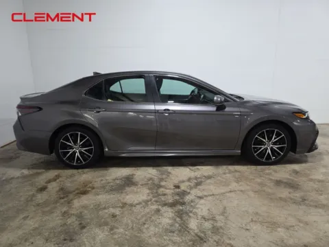 More photos of 2023 Toyota Camry Hybrid SE at Clement Hyundai, MO