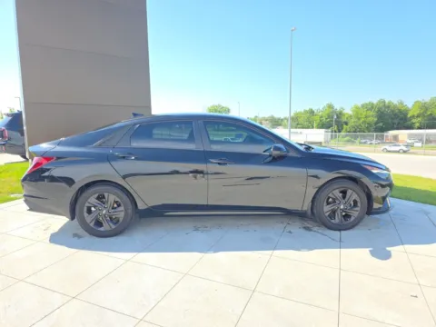More photos of 2022 Hyundai Elantra SEL at Clement Hyundai, MO