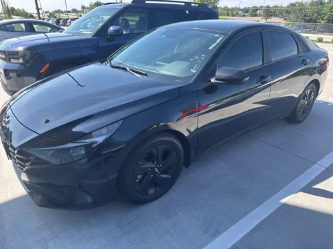 Black 2022 Hyundai Elantra SEL for sale in Wentzville, MO