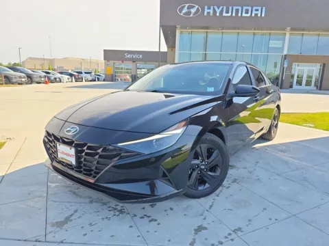 Black 2022 Hyundai Elantra SEL for sale in Wentzville, MO