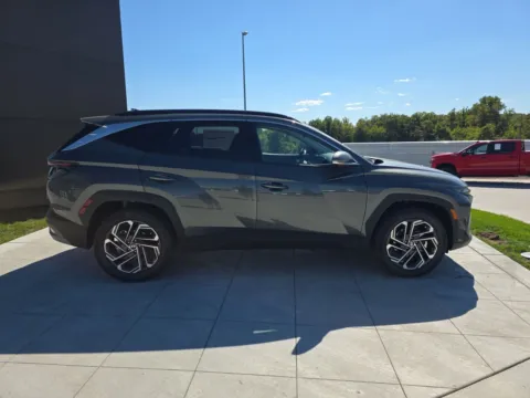 More photos of 2025 Hyundai Tucson Hybrid Limited at Clement Hyundai, MO