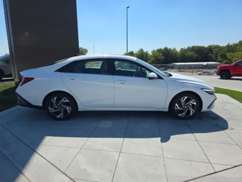 More photos of 2025 Hyundai Elantra Limited at Clement Hyundai, MO