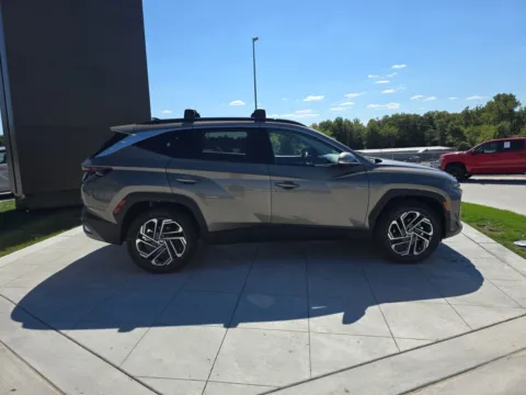 More photos of 2025 Hyundai Tucson Hybrid Limited at Clement Hyundai, MO