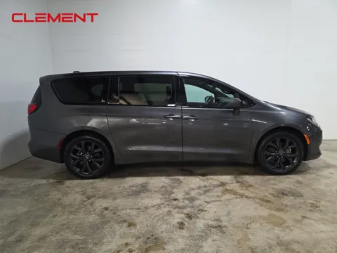 More photos of 2019 Chrysler Pacifica Touring Plus at Clement Hyundai, MO