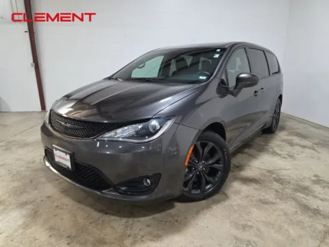 Gray 2019 Chrysler Pacifica Touring Plus for sale in Wentzville, MO
