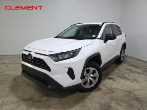 White 2021 Toyota RAV4 LE for sale in Wentzville, MO