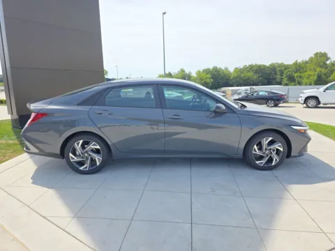 More photos of 2025 Hyundai Elantra SEL Sport at Clement Hyundai, MO