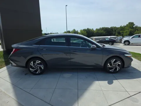 More photos of 2025 Hyundai Elantra Limited at Clement Hyundai, MO