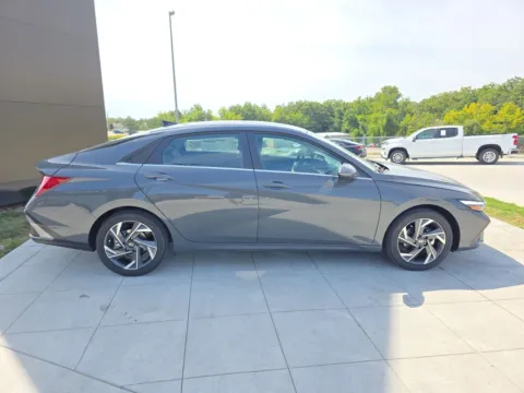 More photos of 2025 Hyundai Elantra Limited at Clement Hyundai, MO
