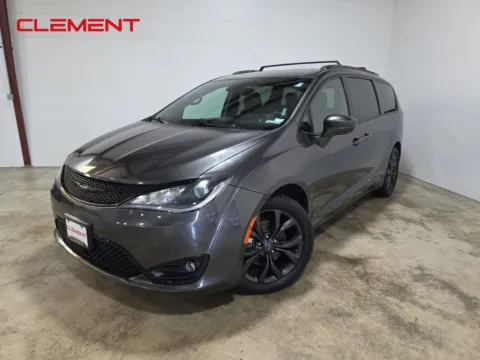 Gray 2019 Chrysler Pacifica Touring L Plus for sale in Wentzville, MO