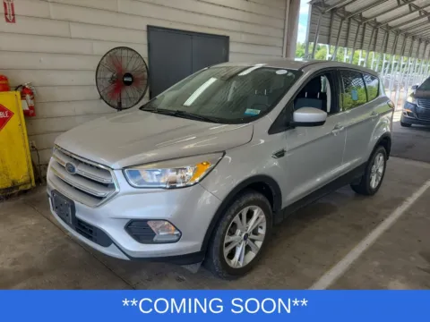 Silver 2019 Ford Escape SE for sale in Wentzville, MO