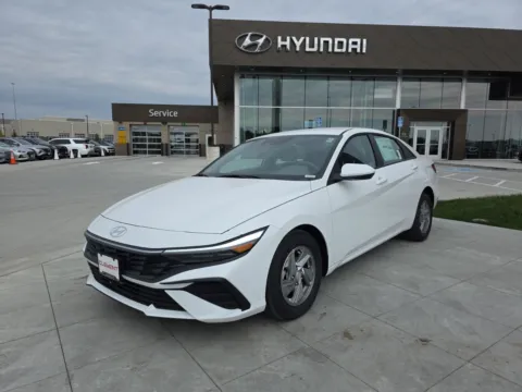 White 2025 Hyundai Elantra SE for sale in Wentzville, MO