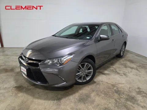 Gray 2017 Toyota Camry SE for sale in Wentzville, MO