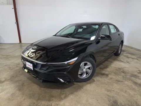 Black 2025 Hyundai Elantra SE for sale in Wentzville, MO