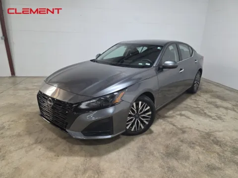Gray 2023 Nissan Altima 2.5 SV for sale in Wentzville, MO