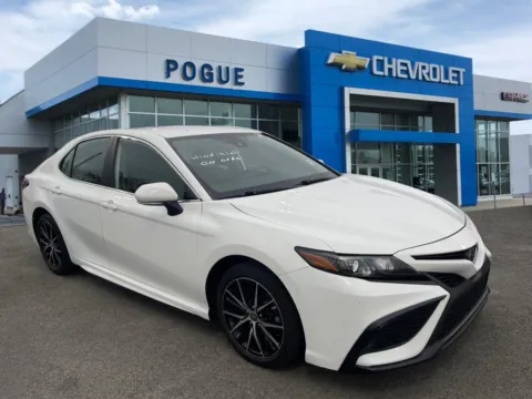 White 2024 Toyota Camry SE for sale in Powderly, KY