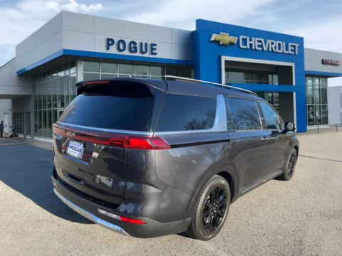 Photos of 2022 Kia Carnival SX Prestige for sale in Powderly, KY at Pogue Chevrolet, INC.