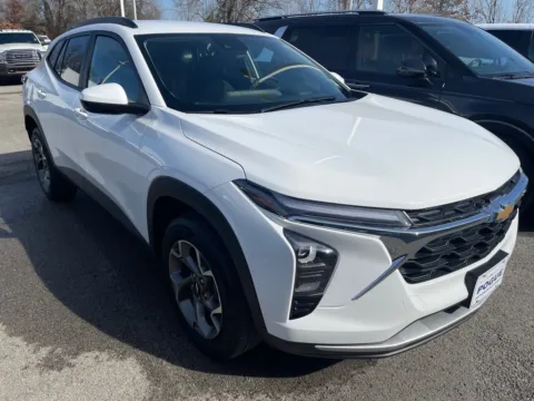 White 2025 Chevrolet Trax LT for sale in Powderly, KY