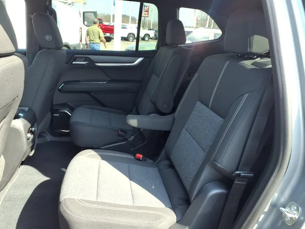 2026 GMC Acadia Elevation - Photo 17