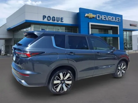 Photos of 2025 Mitsubishi Outlander SE for sale in Powderly, KY at Pogue Chevrolet, INC.