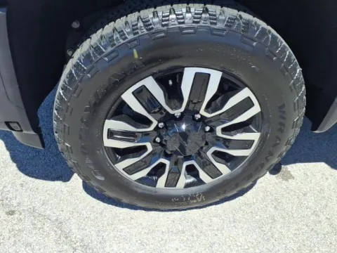 More photos of 2026 GMC Sierra 2500 HD Denali Ultimate at Pogue Chevrolet, INC., KY