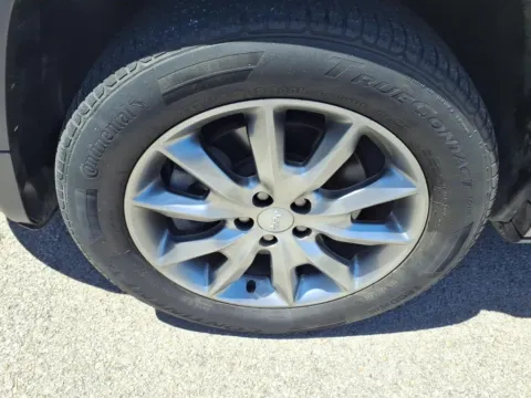 More photos of 2018 Jeep Cherokee Limited at Pogue Chevrolet, INC., KY