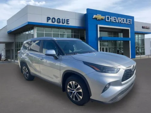 Photos of 2024 Toyota Highlander XLE for sale in Powderly, KY at Pogue Chevrolet, INC.