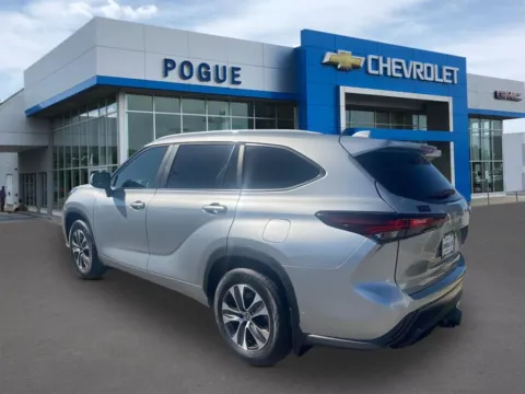 More photos of 2024 Toyota Highlander XLE at Pogue Chevrolet, INC., KY