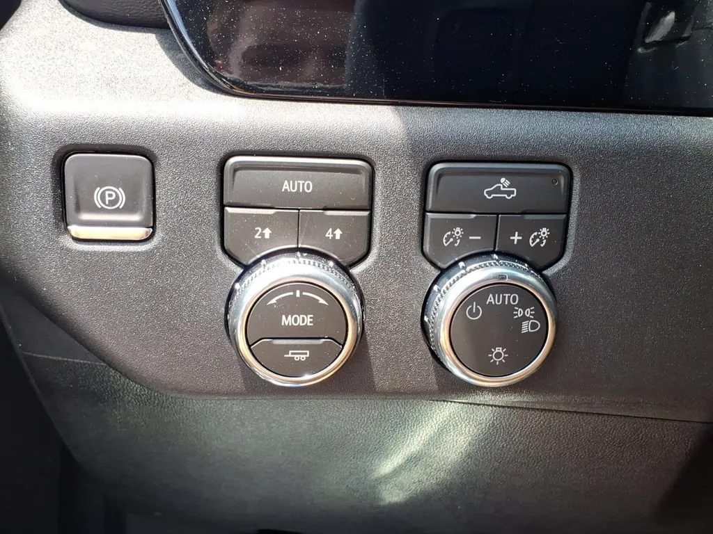 2026 GMC Sierra 1500 SLE - Photo 13