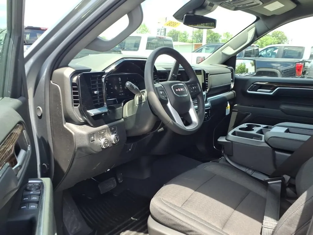 2026 GMC Sierra 1500 SLE - Photo 7