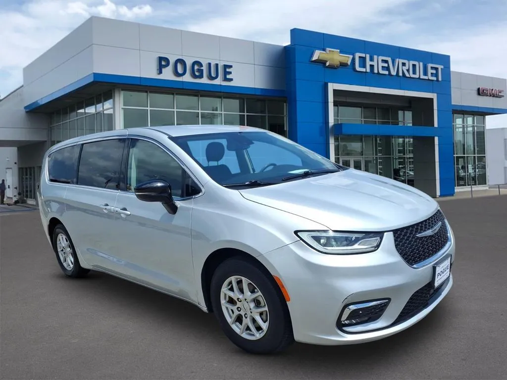 Silver 2024 Chrysler Pacifica Touring L for sale in Powderly, KY
