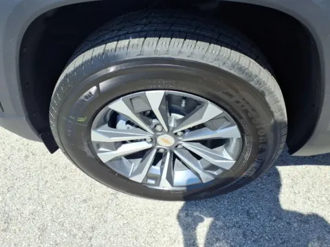 More photos of 2027 Chevrolet Equinox FWD LT at Pogue Chevrolet, INC., KY