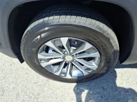 More photos of 2027 Chevrolet Equinox FWD LT at Pogue Chevrolet, INC., KY