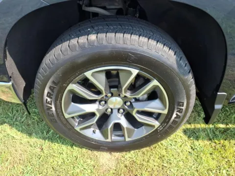 More photos of 2022 Chevrolet Silverado 1500 LT at Pogue Chevrolet, INC., KY