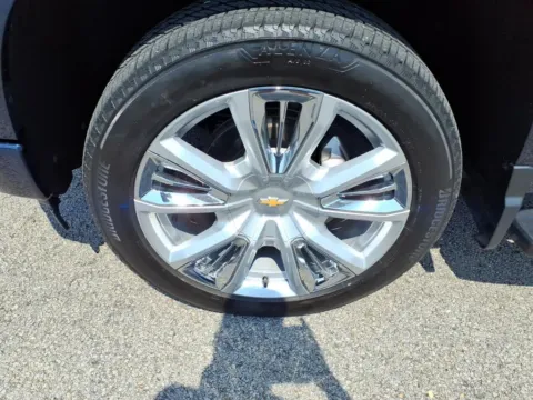 More photos of 2023 Chevrolet Silverado 1500 High Country at Pogue Chevrolet, INC., KY