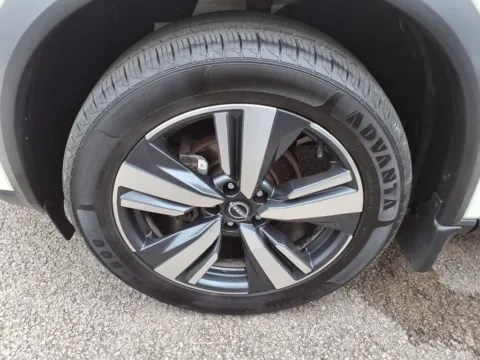 More photos of 2023 Nissan Rogue SL at Pogue Chevrolet, INC., KY